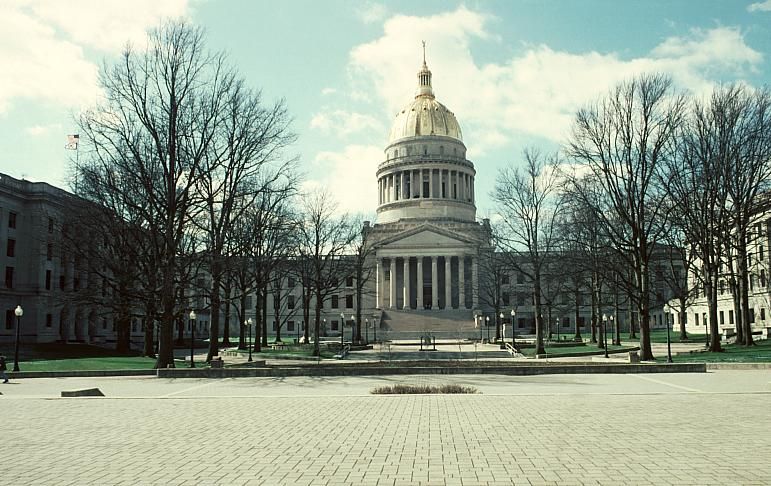West Virginia State Capitol, Main façade