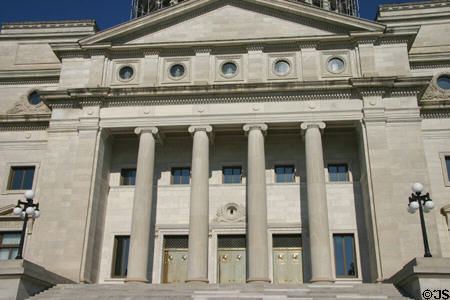 Arkansas State Capitol, Main portico