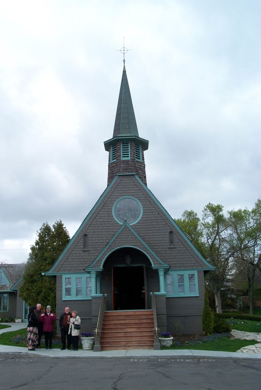 St. Martin's Episcopal Church (Camp Memorial), Main façade