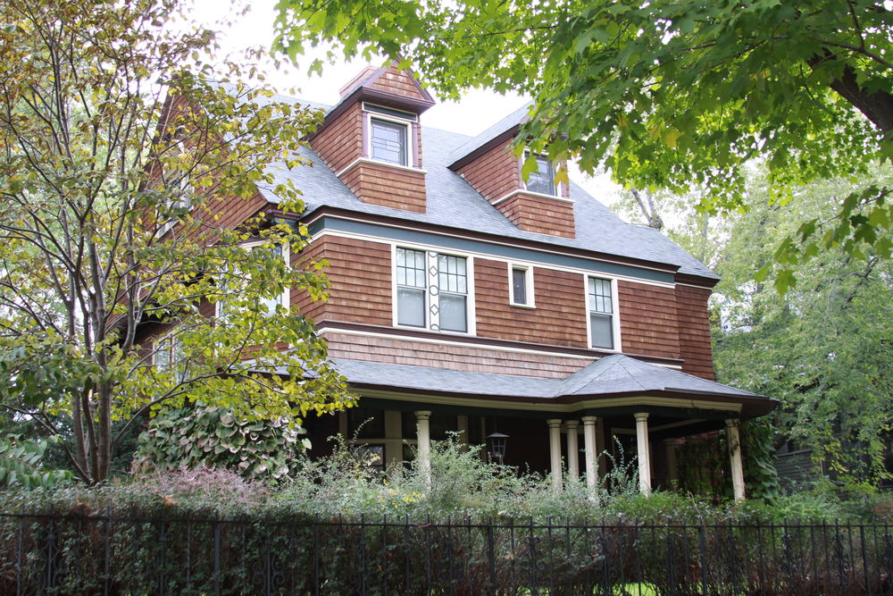 Elizabeth Gilbert Residence, Exterior view