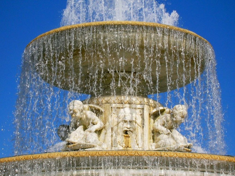 James Scott Memorial Fountain, Sculptural element