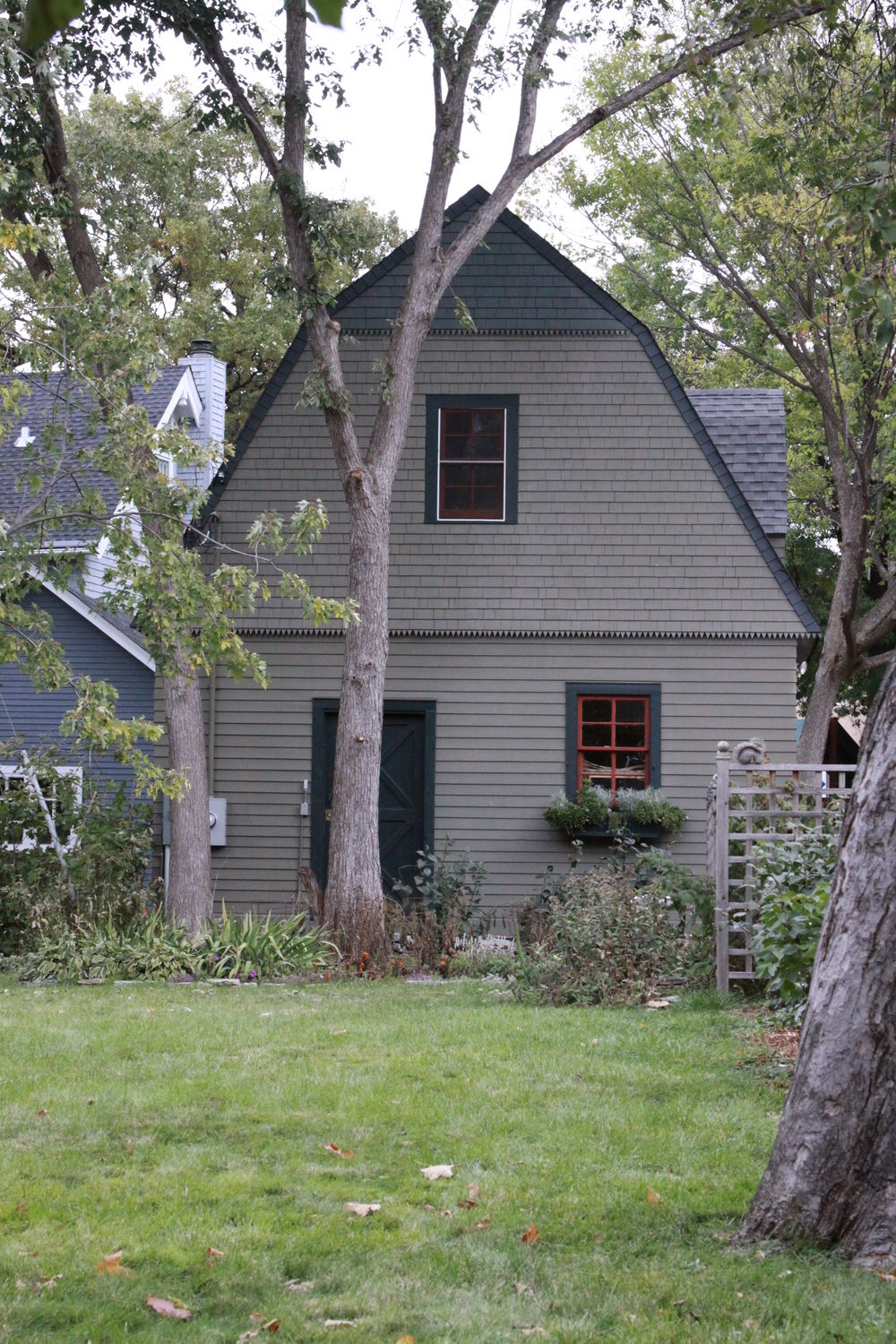 D.W. McCourt House, Carriage house, west façade