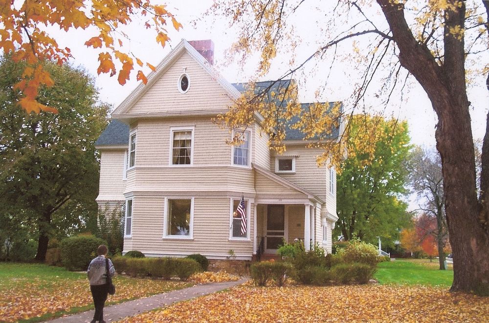 O.W. Mosher Residence, Front façade