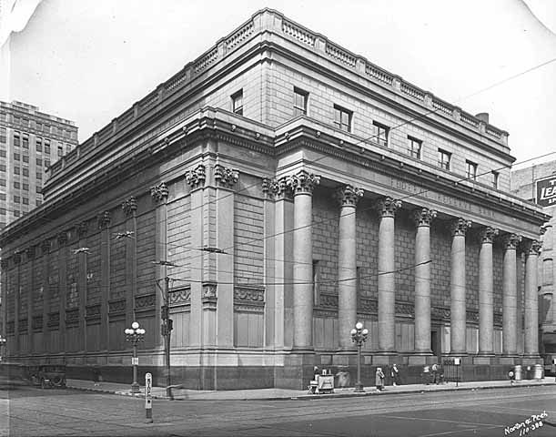 Minneapolis Federal Reserve Bank, Exterior of Federal Reserve Bank