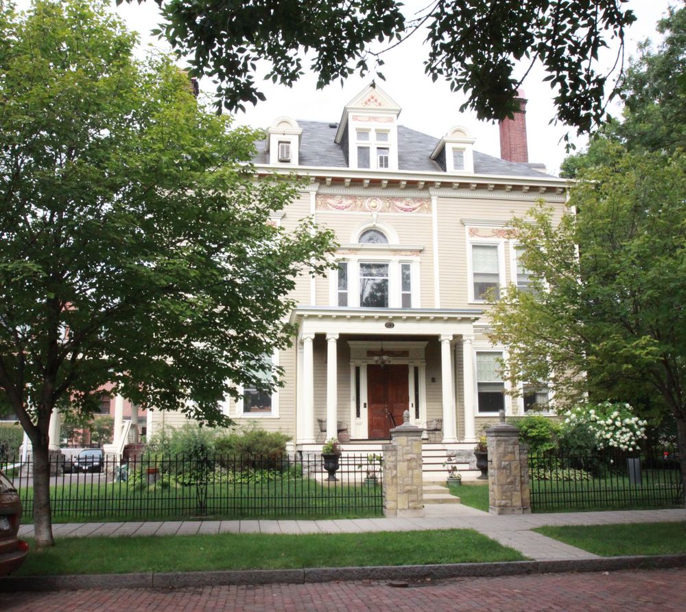 C.P. Noyes Residence, Front façade