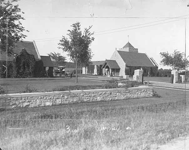 Roselawn Cemetery, Entrance to Roselawn Cemetery