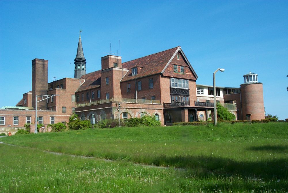 Seaside Clinic, Main Entry