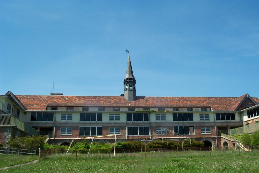 Seaside Clinic, Sea-facing façade