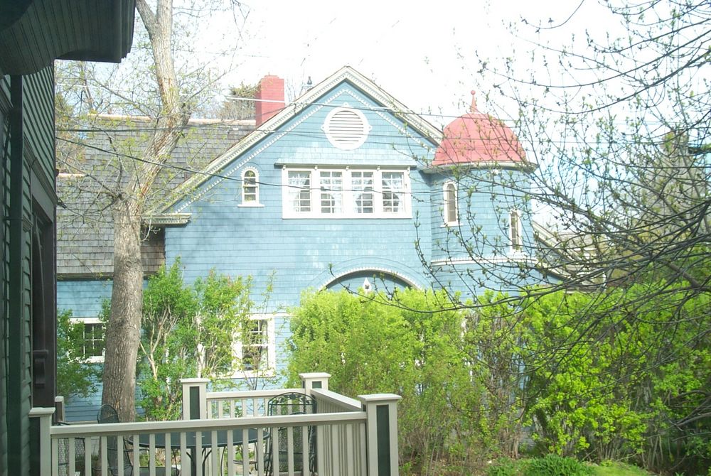 A.J. Seligman Residence, Seligman carriage house, from main house